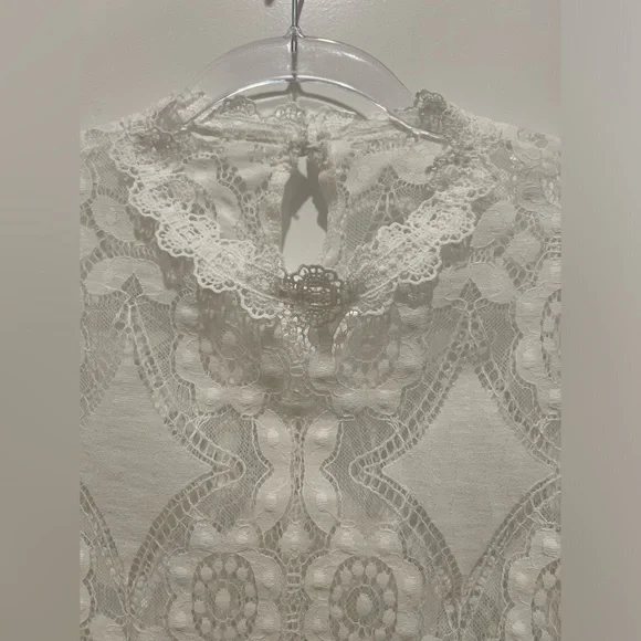 Francesca White Lace Top Elegant Never Worn - Picture 5 of 9